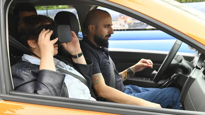 Dacia Duster Roadshow - Mixed Reality with VR Headset - Utku Olcar - Mechatronics and Robotics Engineer